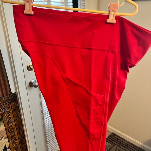 LULULEMON NWT AUTHENTIC FAST FREE WEIGHTLESS NULUX FABRIC RED LEGGINGS - Picture 7 of 16